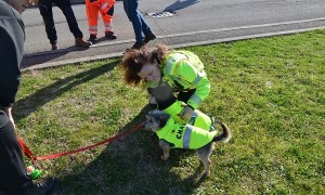 Charlie e Deu in divisa con una operatrice del 118 di Arezzo