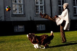 La principessa ereditaria Mary di Danimarca con il suo border collie Ziggie