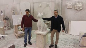 La scultura in marmo bianco raffigurante Diesel è in lavorazione