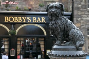 monumento_al_Greyfriars_Bobby_%20Skye_Terrier_Edimburgo_92586055