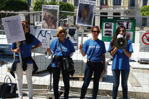 La protesta per chiedere controlli alla struttura di Mortara