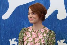 Emma Stone verso l’Oscar: “Ho iniziato vendendo biscotti per cani alle dame di Beverly Hills”