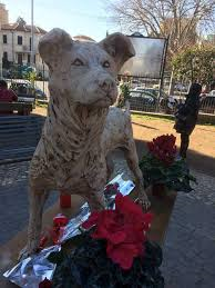 A Roma una statua per Angelo, messaggio di Brambilla: “Carcere certo per chi maltratta e uccide gli animali”