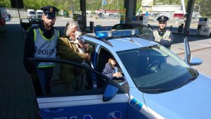 Turisti tedeschi perdono cagnolina e si sentono male in autostrada