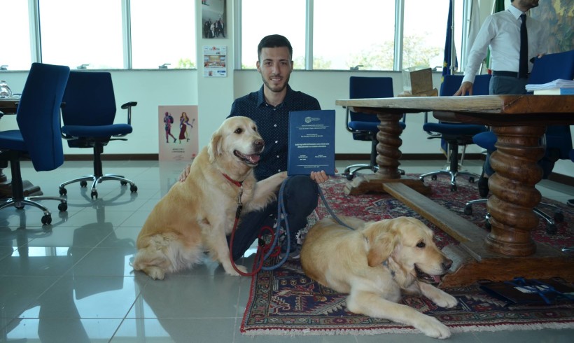 A Teramo la prima volta del cane all’Università. Merito della tesi di laurea di Gabriele