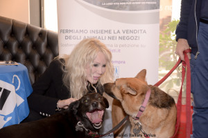 Ivana Spagna durante la presentazione della campagna a Roma. Foto: Flavio Di Properzio (Animalisti italiani onlus)